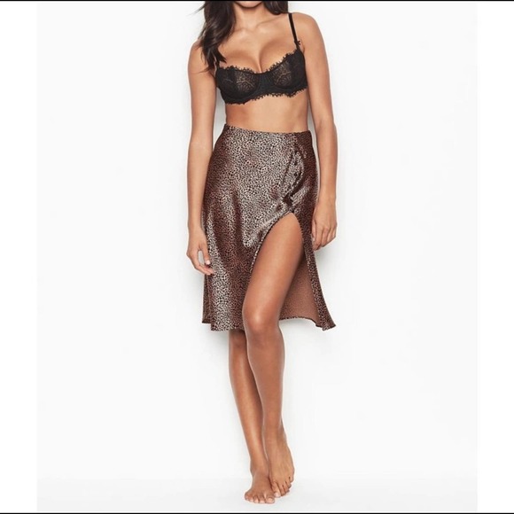 NWT Victoria’s Secret Side Button Slip Skirt - Picture 1 of 9